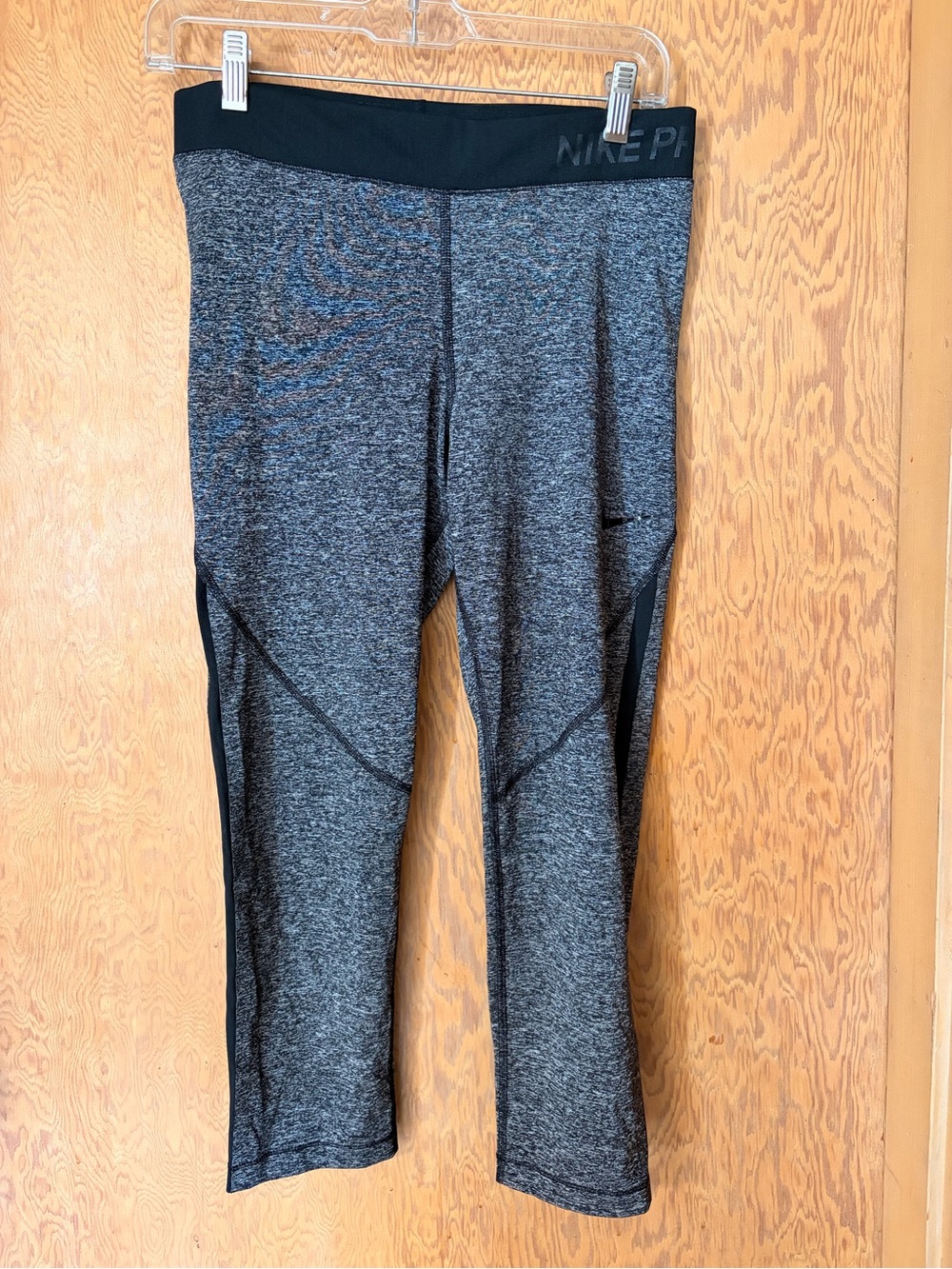 Nike Pro Hypercool Black & Gray Heather 3/4 Leggings / Running Tights
